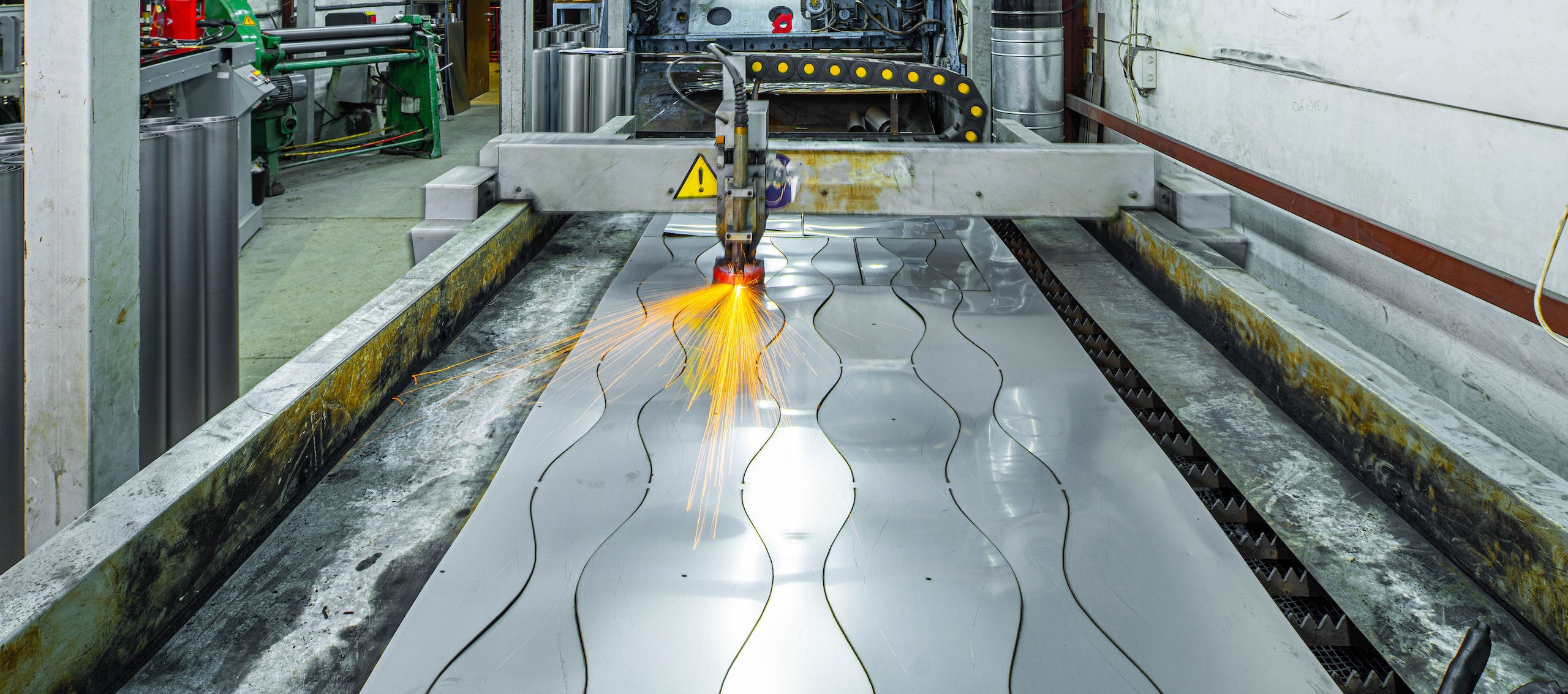 What are the advantages of 2B stainless steel?